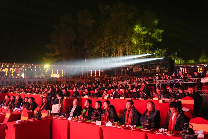 汇赢国际隆重举行 2025“与你同行”交响主题年会(图1) 汇赢国际隆重举行 2025“与你同行”交响主题年会(图1)
