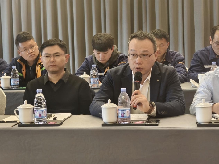1月28日下午,四川省星船城水泥股份有限公司2025年年度股东大会暨第五届十次董事会、第五届七次监事会在汇赢大厦顺利召开。本次股东大会由星船城公司董事会根据公司《章程》的规定召集,股东代表汇赢国际董事(图5) 1月28日下午,四川省星船城水泥股份有限公司2025年年度股东大会暨第五届十次董事会、第五届七次监事会在汇赢大厦顺利召开。本次股东大会由星船城公司董事会根据公司《章程》的规定召集,股东代表汇赢国际董事(图5)
