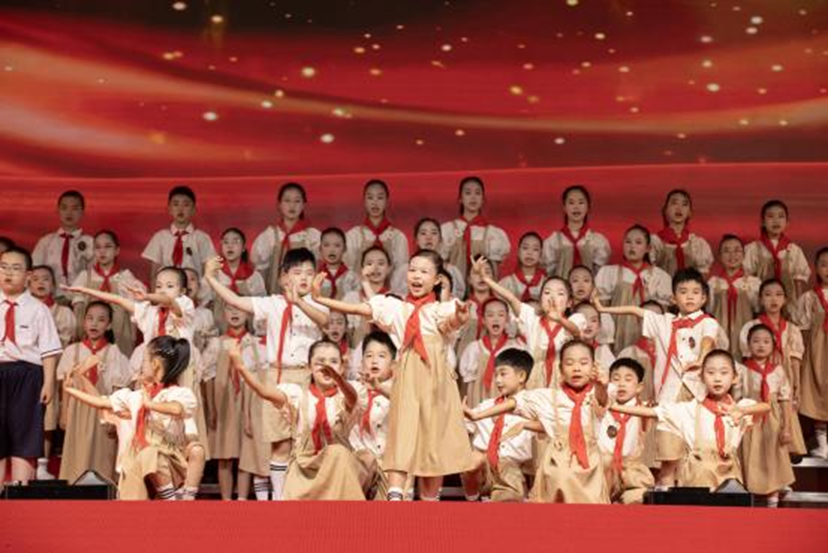 盛会载童趣,战旗赴高三 ——博骏双语举行第二届艺术节汇演暨新高三授旗仪式(图6) 盛会载童趣,战旗赴高三 ——博骏双语举行第二届艺术节汇演暨新高三授旗仪式(图6)